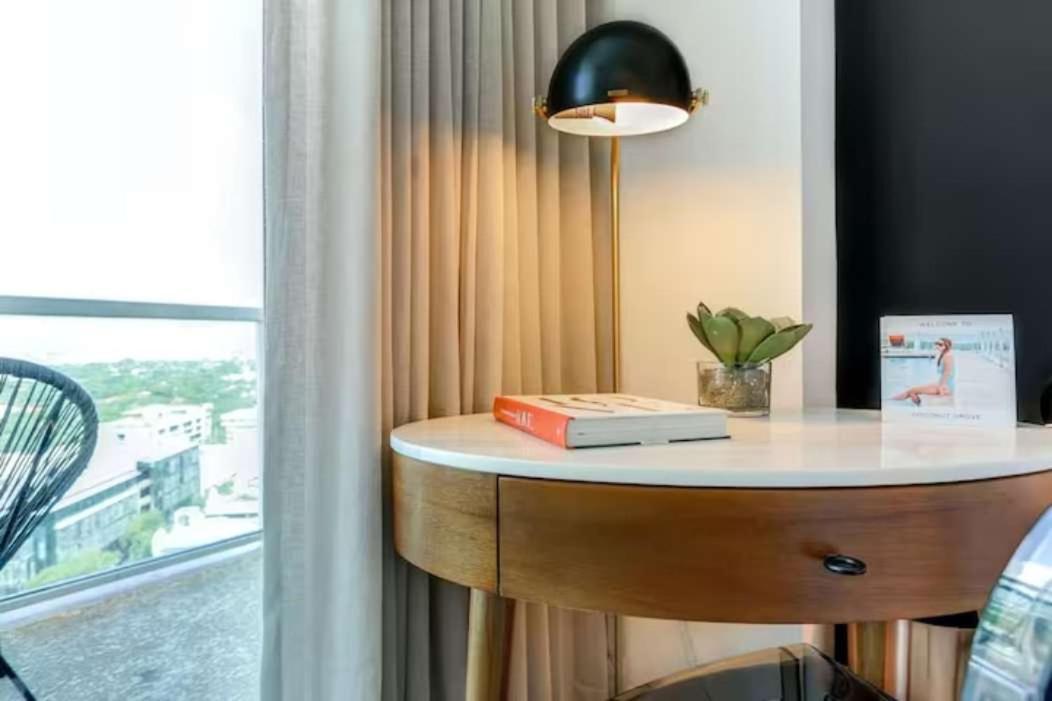 Mvr Designer With Balcony And Miami-s Views * Miami